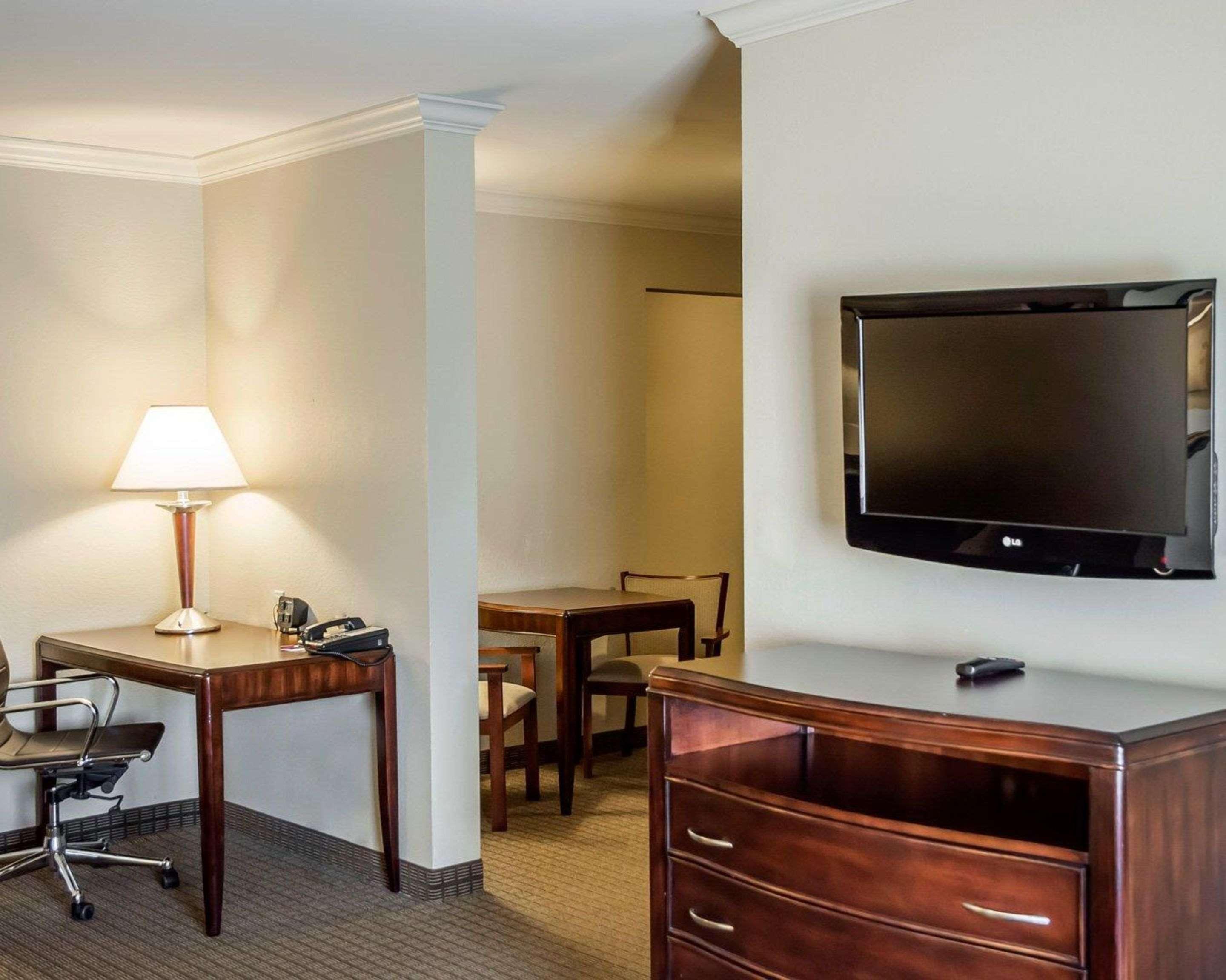 Comfort Cincinnati North Hotel