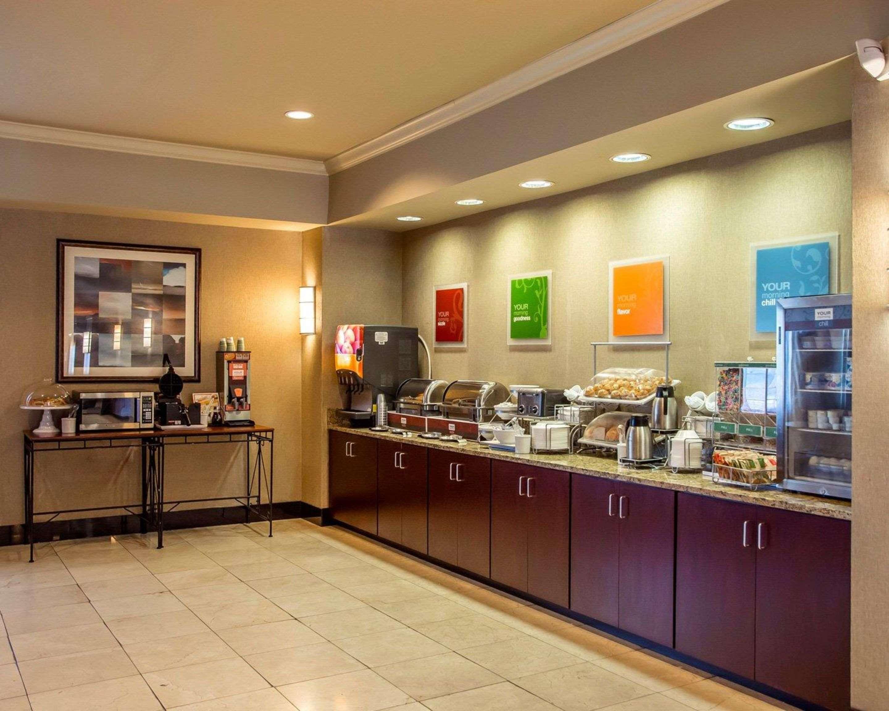Comfort Cincinnati North Hotel 3*