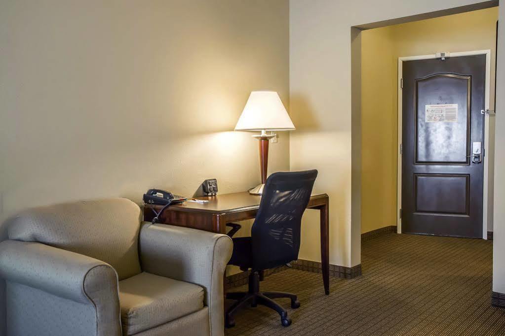 Comfort Cincinnati North Hotel
